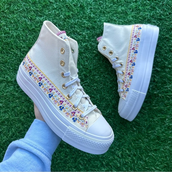 🎁Converse Chuck Taylor All Star Lift Hi Floral - Picture 1 of 11